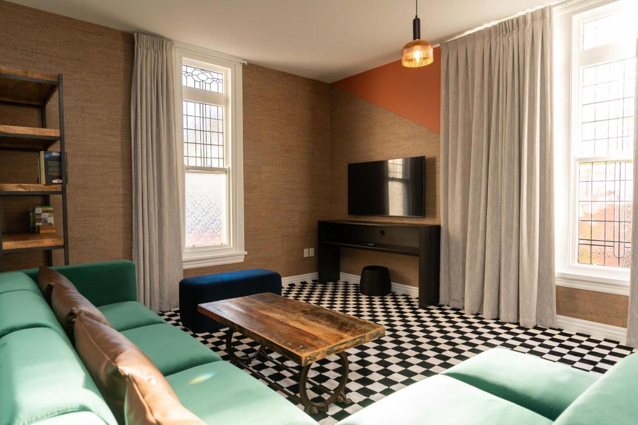 Haka House Κράισττσερτς Εξωτερικό φωτογραφία The interior of a typical room at the hotel