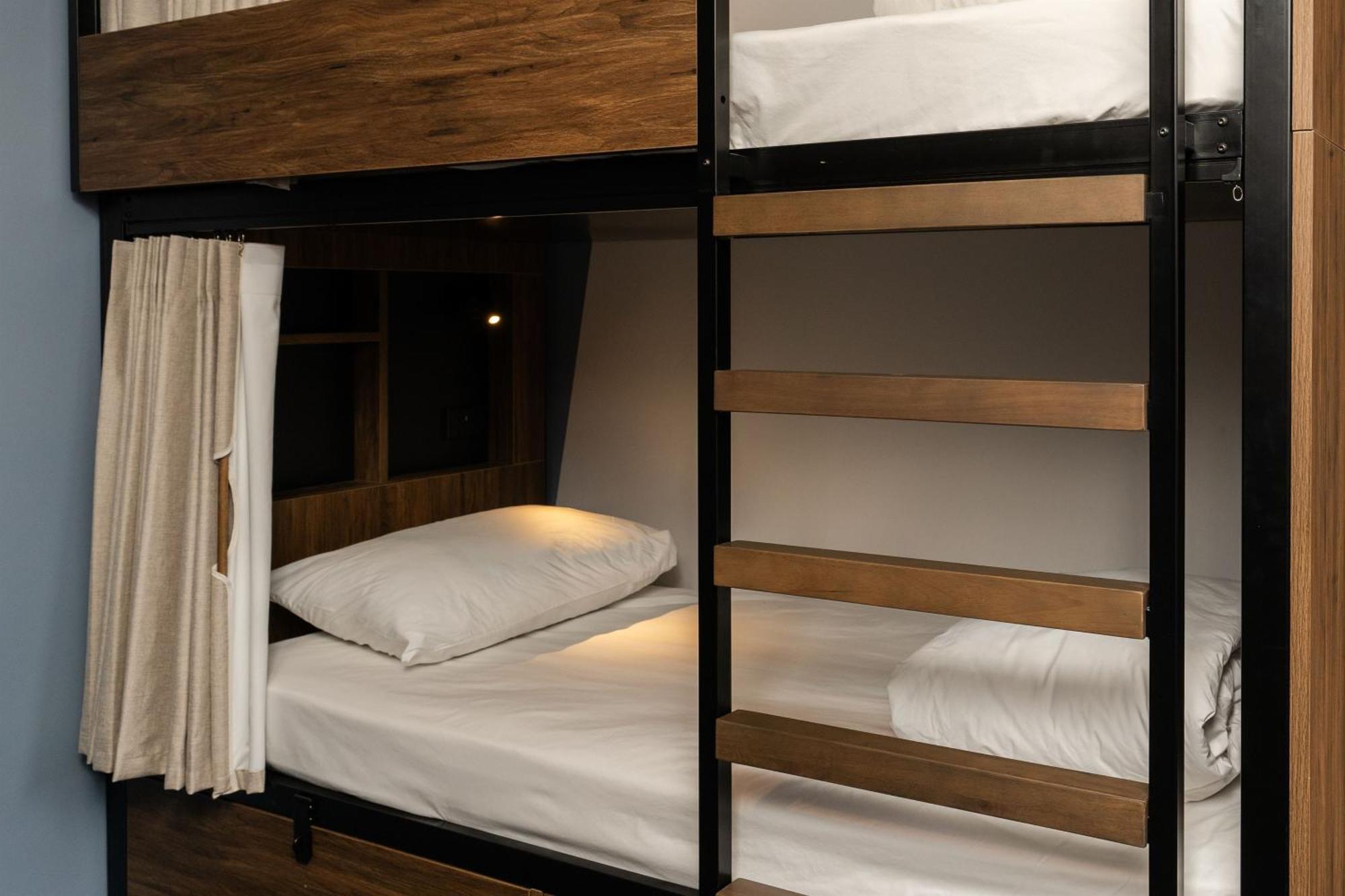 Haka House Κράισττσερτς Εξωτερικό φωτογραφία A bunk bed