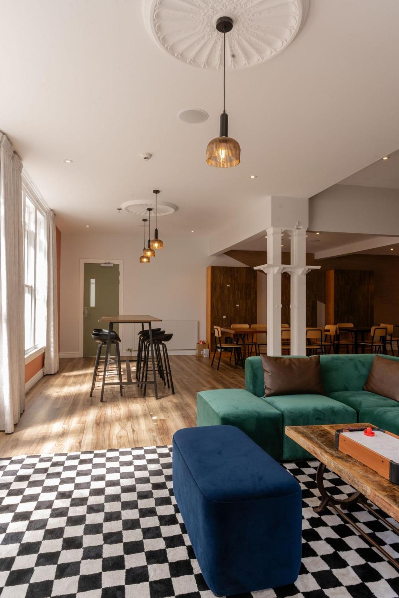Haka House Κράισττσερτς Εξωτερικό φωτογραφία The common room at the University of Roehampton